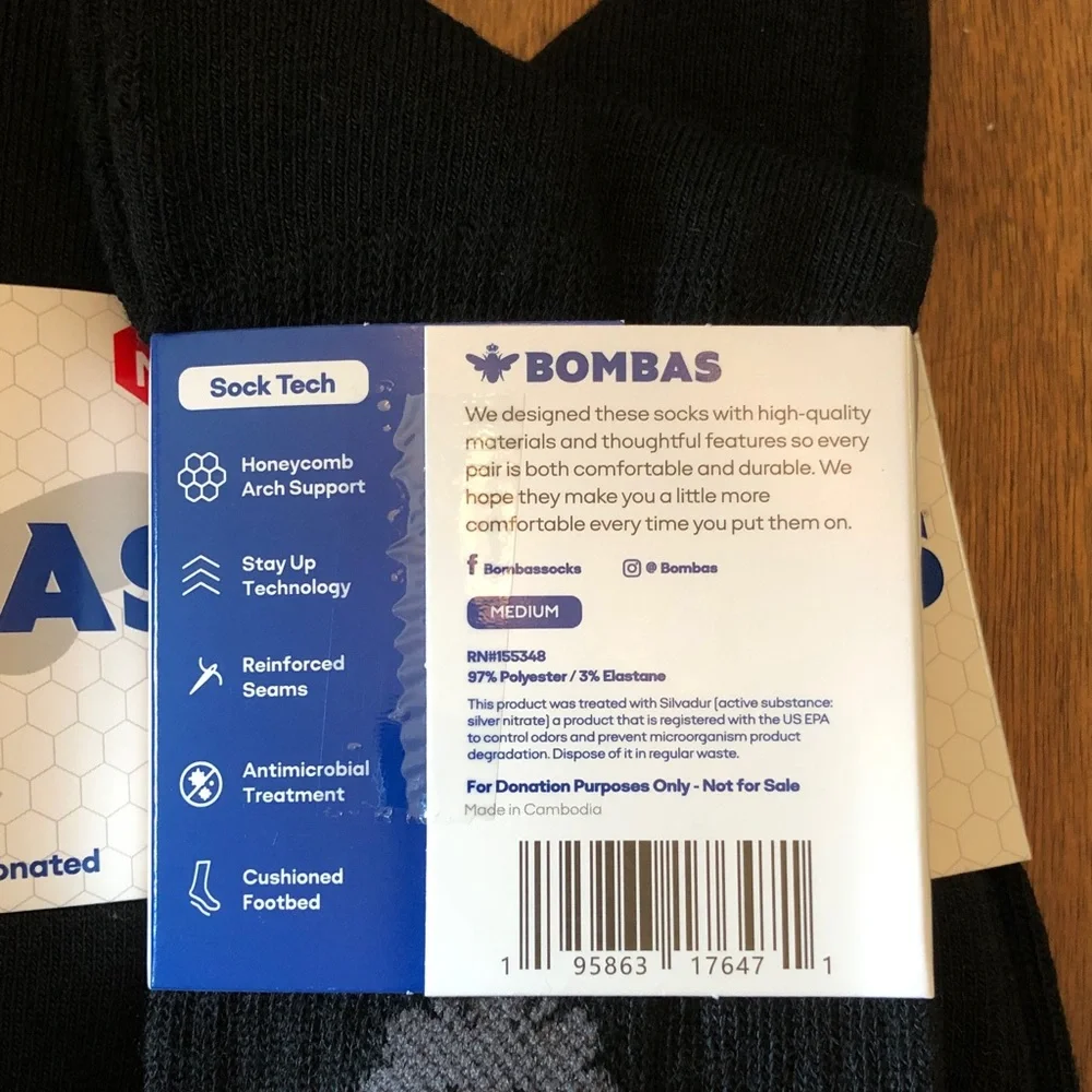 Set of 4 pairs New with tag Bombas Men's Black Crew Socks with Gray Stripe